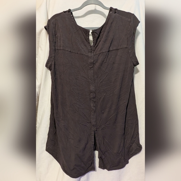 A Pea in the Pod Dark Gray Sleeveless Top - Picture 3 of 3